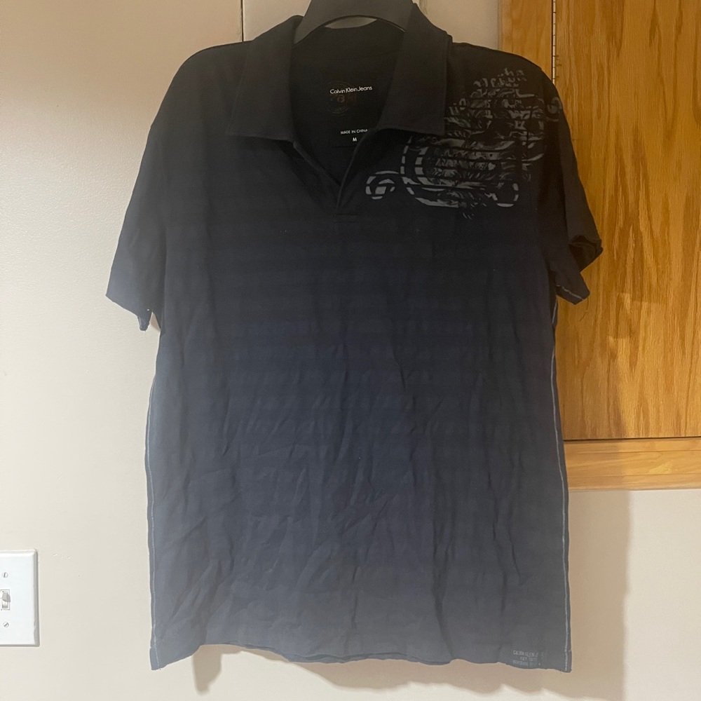 I’m selling a men’s shirt!